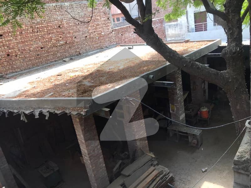 ایمپریس روڈ لاہور میں 13 مرلہ رہائشی پلاٹ 1.3 کروڑ میں برائے فروخت۔