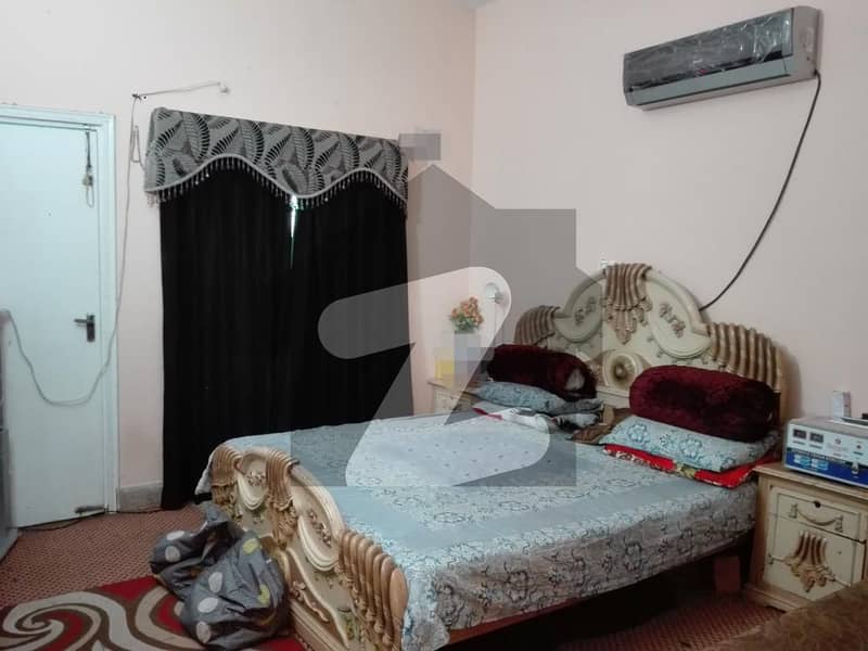 ماڈل ٹاؤن ۔ بلاک ڈی ماڈل ٹاؤن لاہور میں 4 کمروں کا 14 مرلہ مکان 4.5 کروڑ میں برائے فروخت۔