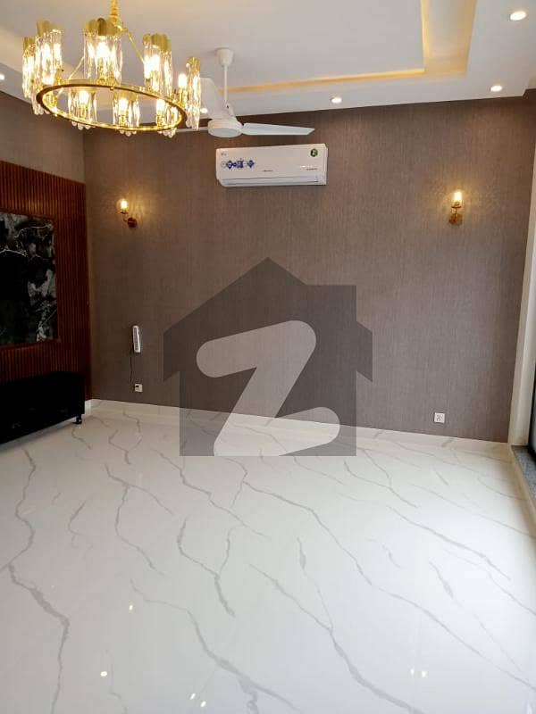 ڈی ایچ اے فیز 7 - بلاک وی فیز 7 ڈیفنس (ڈی ایچ اے) لاہور میں 6 کمروں کا 1 کنال مکان 8.5 کروڑ میں برائے فروخت۔