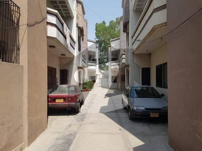 الہلال سوسائٹی کراچی میں 5 کمروں کا 10 مرلہ مکان 7 کروڑ میں برائے فروخت۔