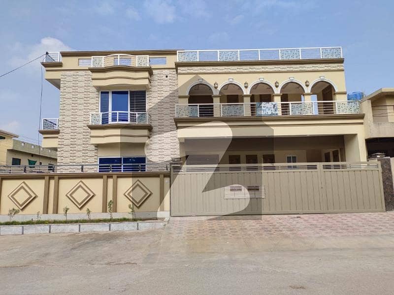 سوان گارڈن اسلام آباد میں 6 کمروں کا 15 مرلہ مکان 4.6 کروڑ میں برائے فروخت۔