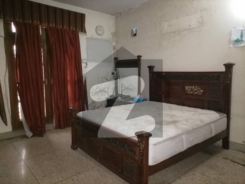 ریواز گارڈن لاہور میں 5 کمروں کا 1 کنال مکان 11 کروڑ میں برائے فروخت۔
