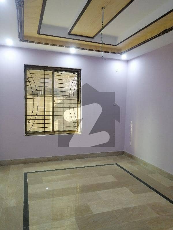 ڈسکہ روڈ سیالکوٹ میں 7 کمروں کا 8 مرلہ مکان 60 ہزار میں کرایہ پر دستیاب ہے۔