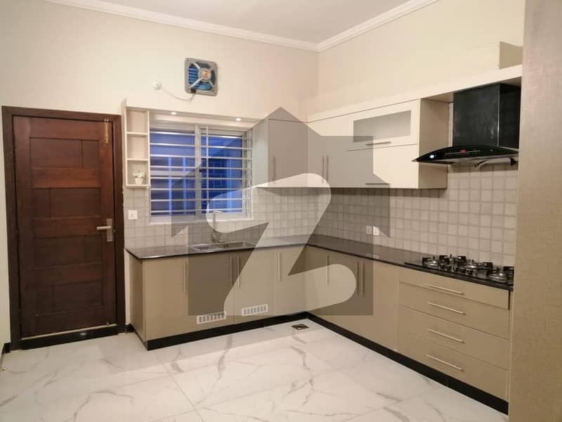 Good Location 630 Square Feet Flat For sale In Beautiful Business Bay DHA