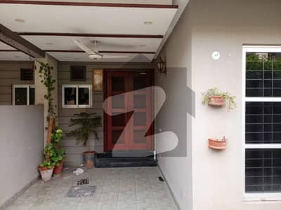 پیراگون سٹی - امپیریل1 بلاک پیراگون سٹی لاہور میں 3 کمروں کا 5 مرلہ مکان 60 ہزار میں کرایہ پر دستیاب ہے۔