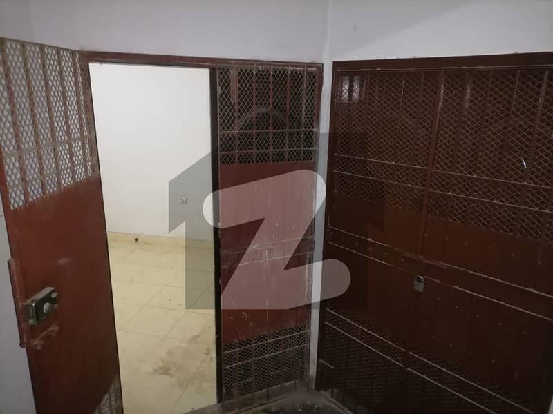 Flat Of 750 Square Feet In Mashraqi Society Is Available