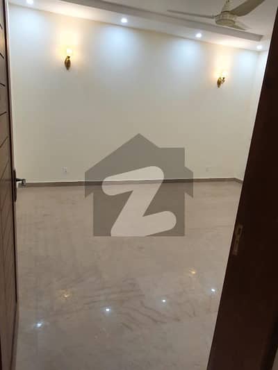 ایڈن سٹی - بلاک اے ایڈن سٹی ایڈن لاہور میں 4 کمروں کا 2 کنال بالائی پورشن 1 لاکھ میں کرایہ پر دستیاب ہے۔