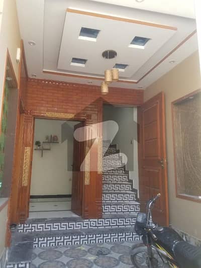 الرحمان گارڈن فیز 2 الرحمان گارڈن لاہور میں 3 کمروں کا 4 مرلہ مکان 33 ہزار میں کرایہ پر دستیاب ہے۔
