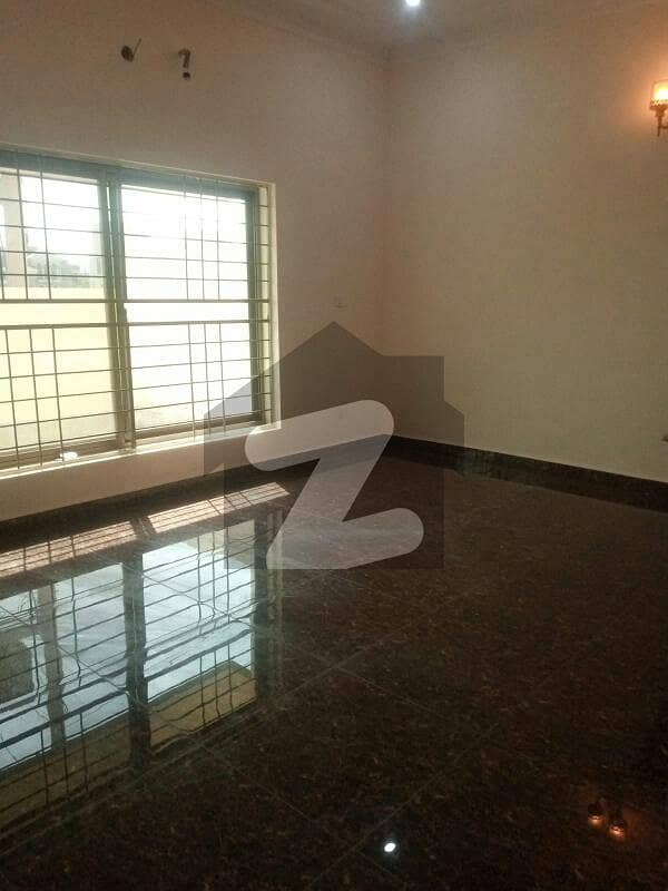 ڈی ایچ اے 11 رہبر فیز 1 ڈی ایچ اے 11 رہبر لاہور میں 6 کمروں کا 1 کنال مکان 1.5 لاکھ میں کرایہ پر دستیاب ہے۔