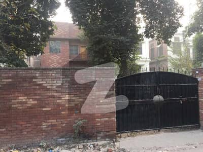 Temple Road House For Sale Ideal For Hostel Business Near Fatima Jinnah Medical College & Ganga Ram Hospital Investment Opportunity