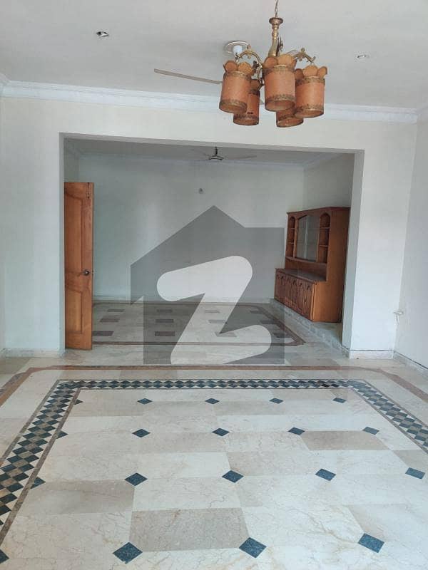 01 Kanal Full Beautiful House For Rent In F-11