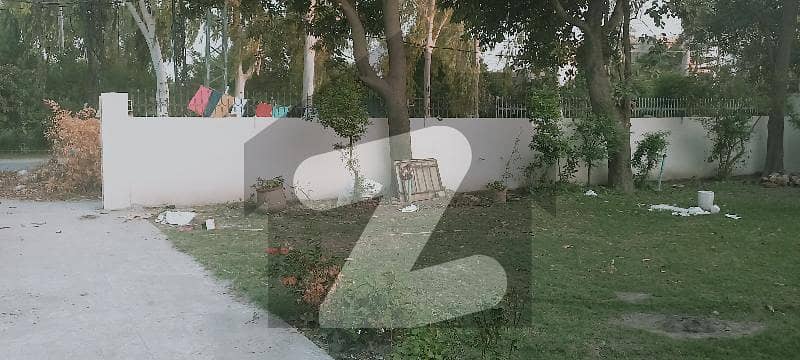 علامہ اقبال ٹاؤن لاہور میں 6 کمروں کا 2 کنال مکان 21.99 کروڑ میں برائے فروخت۔