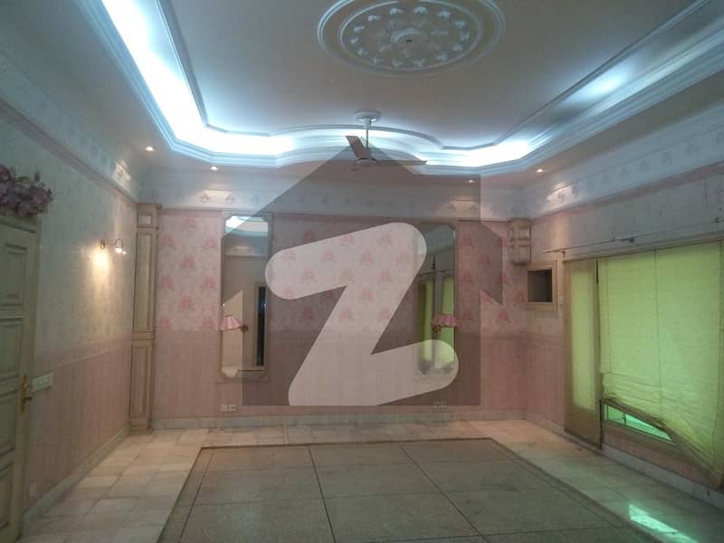 حیات آباد پشاور میں 12 کمروں کا 2 کنال مکان 16.5 کروڑ میں برائے فروخت۔