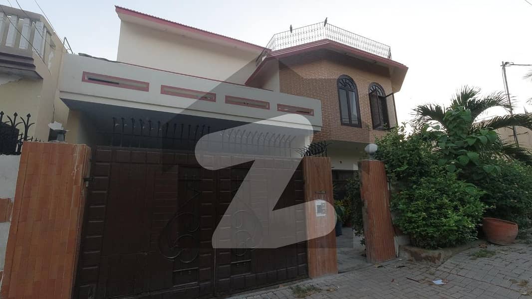 ڈی ایچ اے فیز 4 ڈی ایچ اے کراچی میں 5 کمروں کا 12 مرلہ مکان 6.7 کروڑ میں برائے فروخت۔