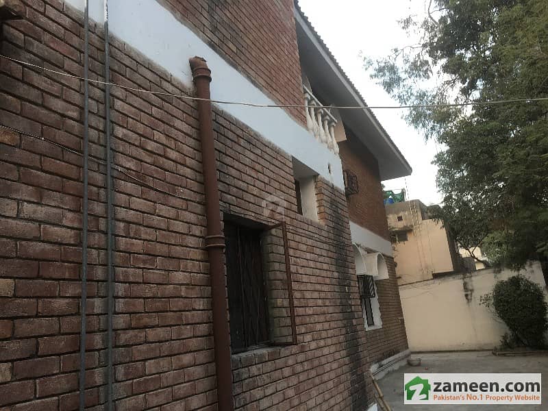 3 Kanal Old Bungalow Is For Sale