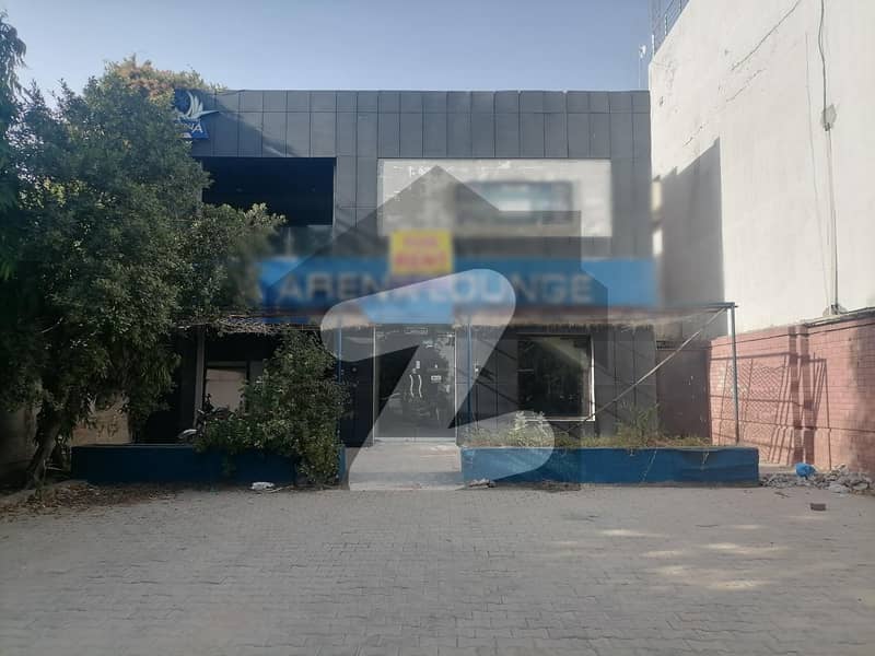 A 1 Kanal Building In Lahore Is On The Market For rent