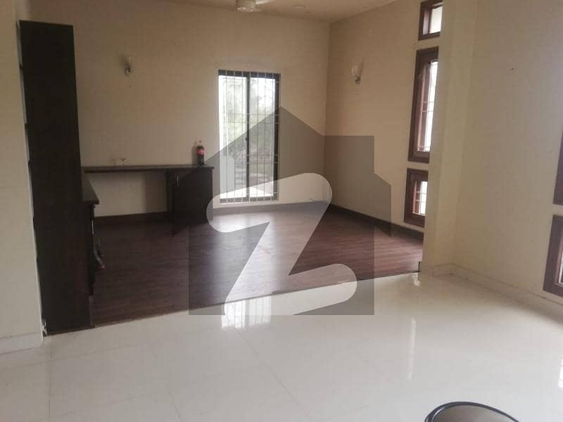 3 bed DD upor portion for Rent in dha phase 6 tail floring good loction rezenable demanad