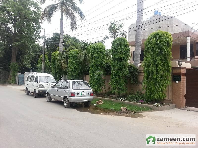 Main Wahdat Road Commercial Bungalow For Sale