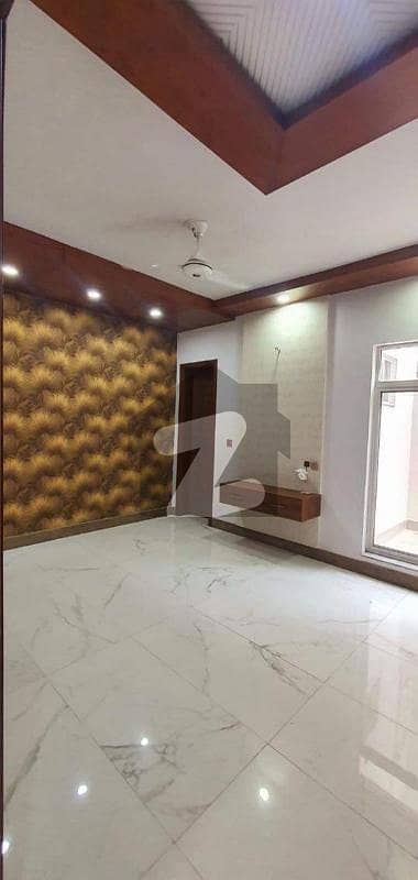 غالب سٹی فیصل آباد میں 3 کمروں کا 3 مرلہ مکان 30 ہزار میں کرایہ پر دستیاب ہے۔