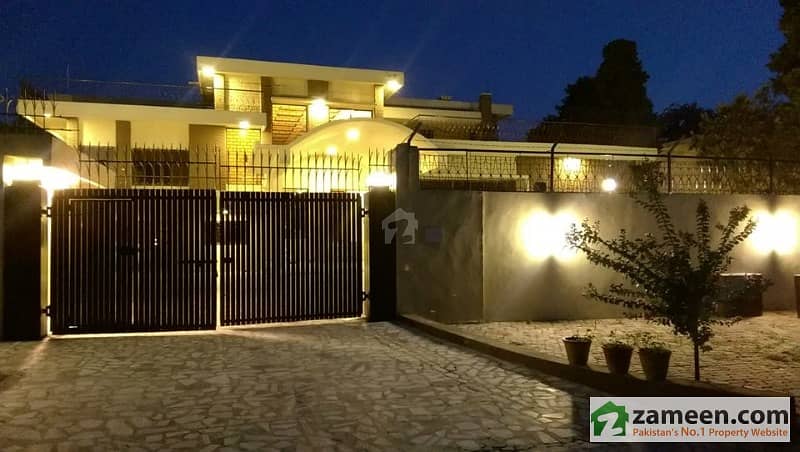 2000 Square Yards House For Sale