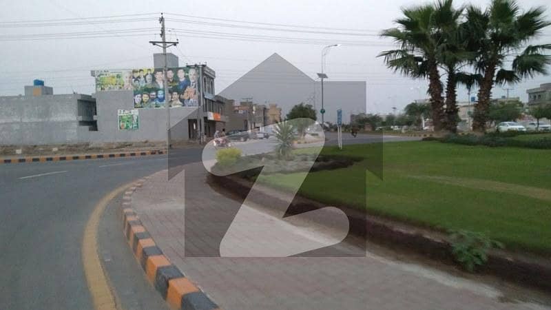 سینٹرل پارک ہاؤسنگ سکیم لاہور میں 1 کنال رہائشی پلاٹ 1.65 کروڑ میں برائے فروخت۔