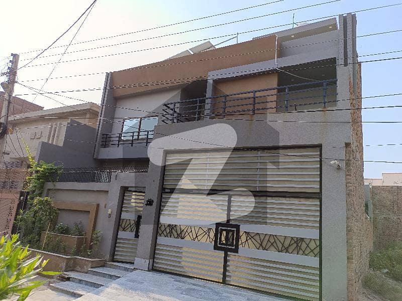 شہباز ٹاؤن فیصل آباد میں 4 کمروں کا 11 مرلہ مکان 3.7 کروڑ میں برائے فروخت۔