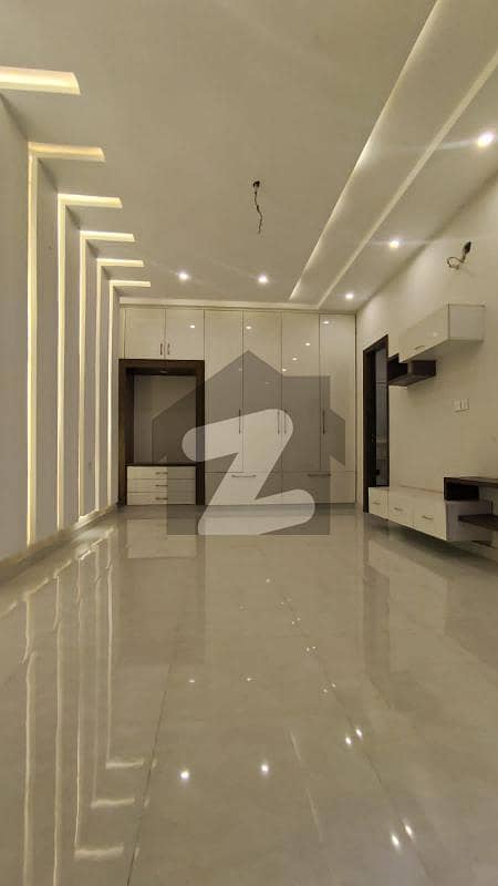 ایڈن ویلی فیصل آباد میں 5 کمروں کا 7 مرلہ مکان 3.25 کروڑ میں برائے فروخت۔
