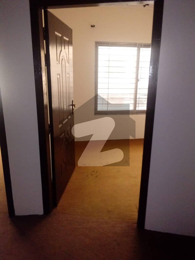 سنفورٹ ڈیفنس ولاز جموں روڈ سیالکوٹ میں 4 کمروں کا 7 مرلہ مکان 2.5 کروڑ میں برائے فروخت۔