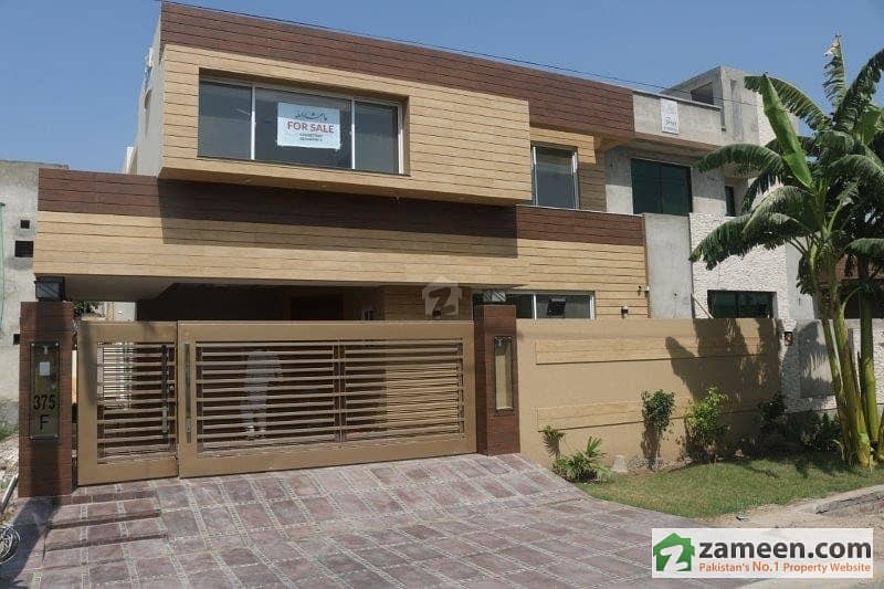 10 Marla Stunning Bungalow For Sale In State Life Lahore