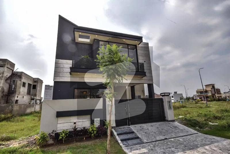 CORNER HOUSE 5 MARLA LUXURY HOUSE FOR SALE IN DHA 9 TOWN