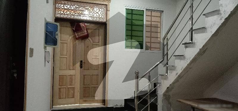 نواب ٹاؤن لاہور میں 5 کمروں کا 7 مرلہ مکان 2.35 کروڑ میں برائے فروخت۔