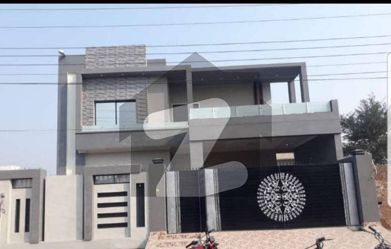 میاں ذولفقار علی شاہد روڈ فیصل آباد میں 7 کمروں کا 13 مرلہ مکان 2.95 کروڑ میں برائے فروخت۔