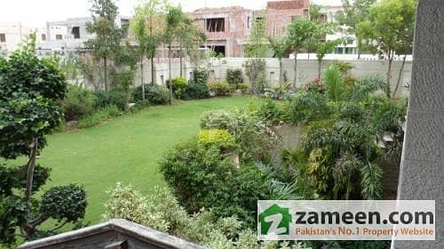 Main Gulberg - Bungalow For Sale