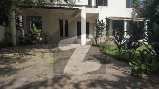 Excellent House With Lush Green Lawn Avilable For Rent