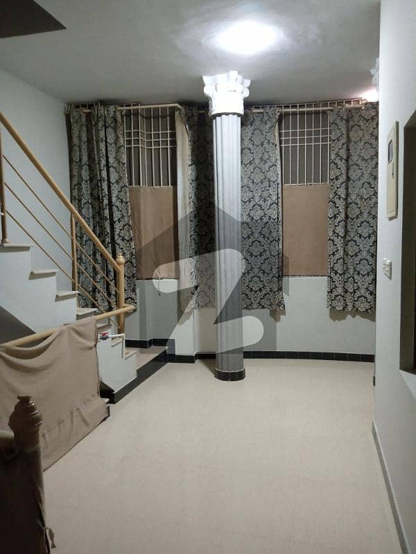 HOUSE SECOND FLOOR 200 SQY AVAILABLE FOR RENT IN SHAMSI SOCIETY MALIR VERY GOOD LOC