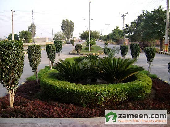 One Kanal Plot On Very Prime Location Available For Sale On 100 Feet Road In LDA Avenue - Block F