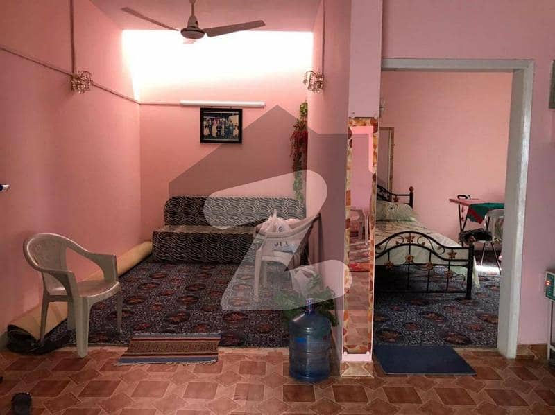 کے ڈی اے اوورسیز بنگلوز گلستانِ جوہر کراچی میں 5 کمروں کا 11 مرلہ مکان 6.3 کروڑ میں برائے فروخت۔