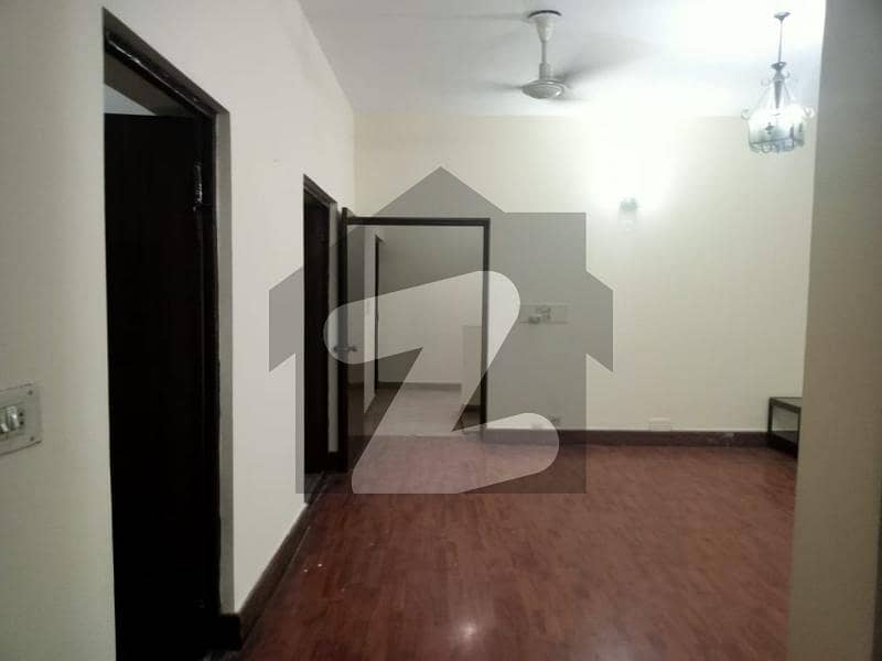 ڈی ایچ اے فیز 3 - بلاک زیڈ فیز 3 ڈیفنس (ڈی ایچ اے) لاہور میں 3 کمروں کا 1 کنال بالائی پورشن 65 ہزار میں کرایہ پر دستیاب ہے۔