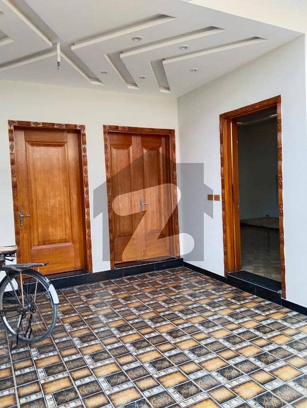 بوسان روڈ ملتان میں 3 کمروں کا 5 مرلہ مکان 35 ہزار میں کرایہ پر دستیاب ہے۔