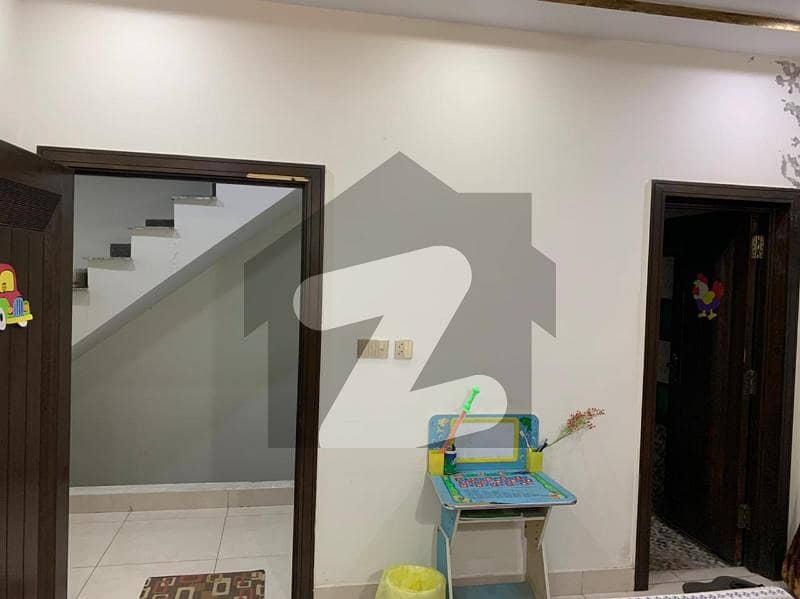 لیل پور گیلریا ایسٹ کینال روڈ کینال روڈ فیصل آباد میں 3 کمروں کا 4 مرلہ مکان 1.35 کروڑ میں برائے فروخت۔