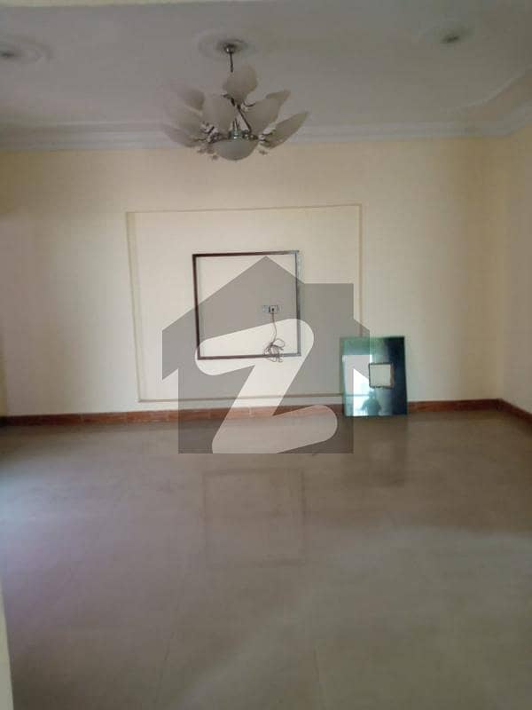 10 Marla House  For Rent In Johar Town Tail Floor