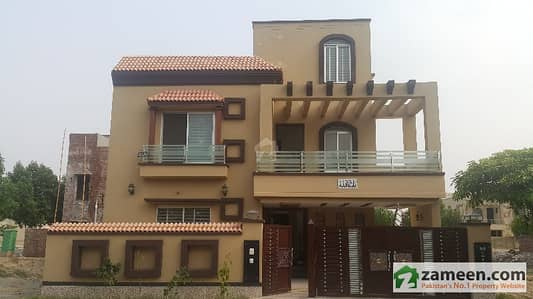10 Marla house for sale in janniper block in prime location and reasonable price 10 Marla house for sale in janniper block in prime location and reasonable price