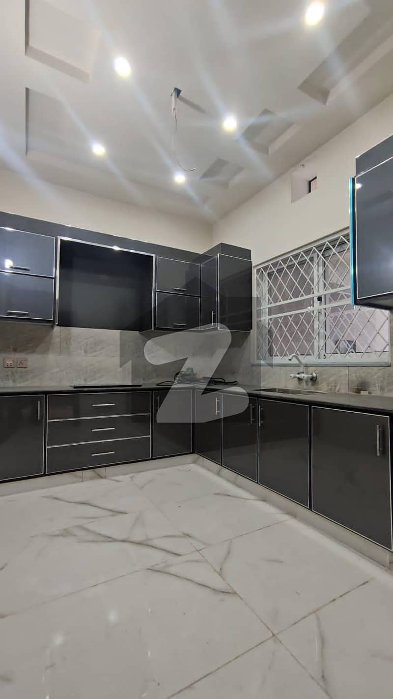 الرحیم ویلی ستیانہ روڈ فیصل آباد میں 5 کمروں کا 5 مرلہ مکان 1.65 کروڑ میں برائے فروخت۔