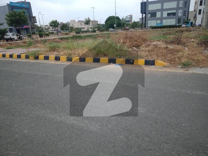 8 Marla Commercial Plot No. 04 Very Good Location In Air Avenue Phase 8