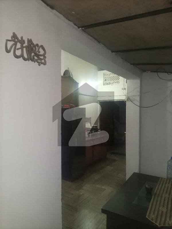 طارق روڈ ملتان میں 8 کمروں کا 10 مرلہ مکان 1.6 کروڑ میں برائے فروخت۔