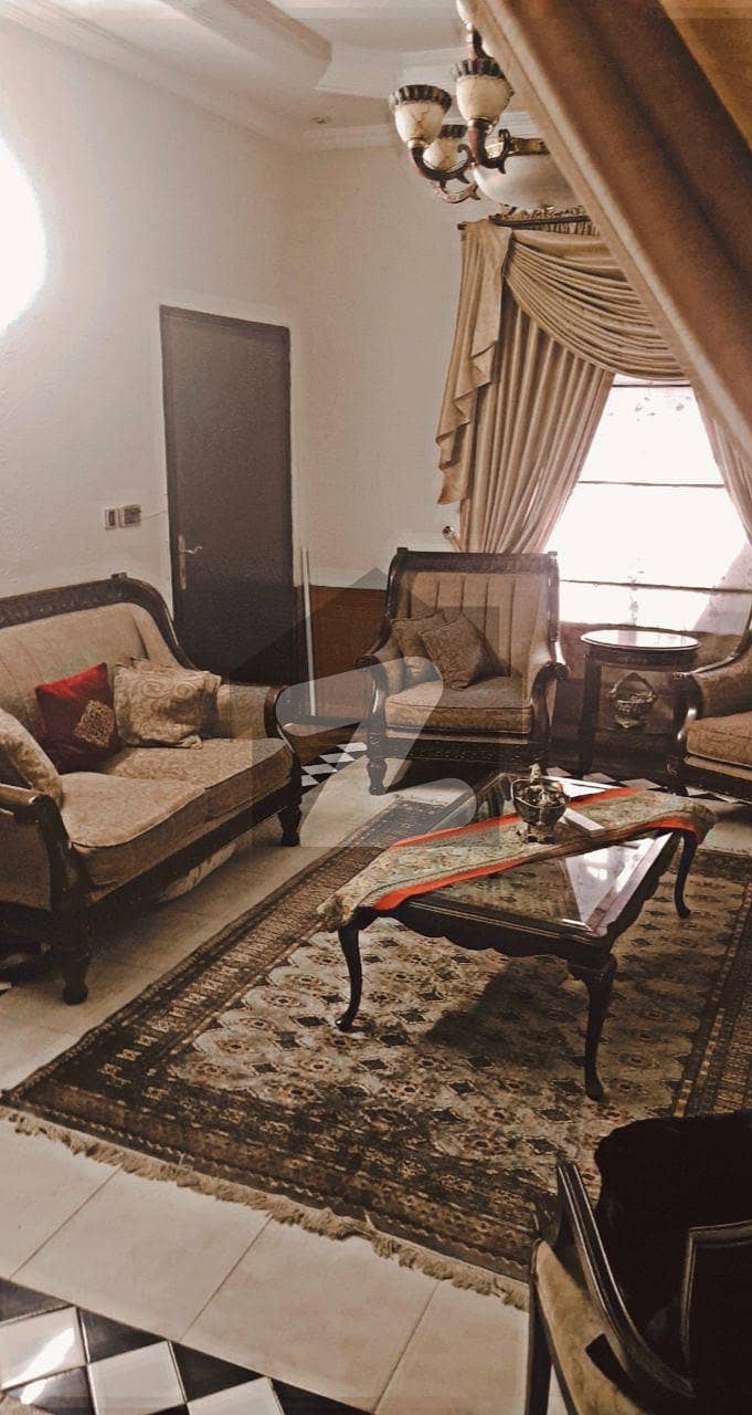 علامہ اقبال ٹاؤن لاہور میں 6 کمروں کا 12 مرلہ مکان 3.25 کروڑ میں برائے فروخت۔