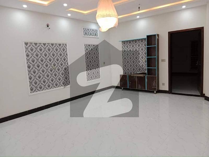 آئی ای پی انجینئرز ٹاؤن لاہور میں 5 کمروں کا 11 مرلہ مکان 2.4 کروڑ میں برائے فروخت۔