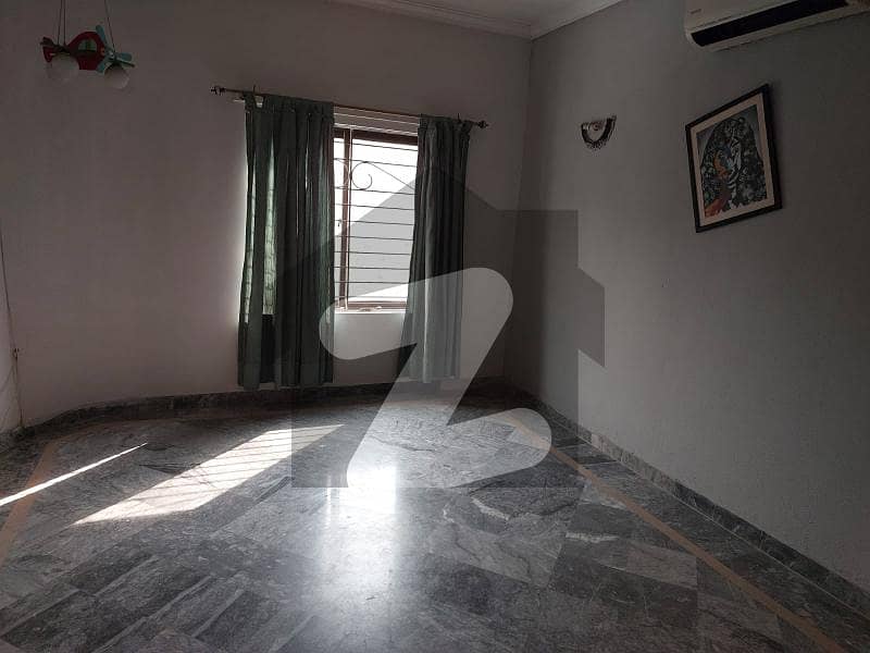 ڈی ایچ اے فیز 1 ڈیفنس (ڈی ایچ اے) لاہور میں 3 کمروں کا 8 مرلہ مکان 1.1 لاکھ میں کرایہ پر دستیاب ہے۔