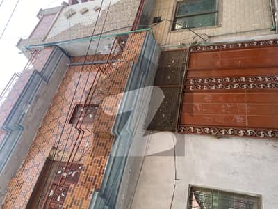 شوکت ٹاؤن لاہور میں 7 کمروں کا 6 مرلہ مکان 90 لاکھ میں برائے فروخت۔