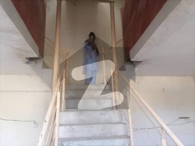 ورسک روڈ پشاور میں 3 کمروں کا 5 مرلہ زیریں پورشن 13 ہزار میں کرایہ پر دستیاب ہے۔